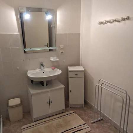 Familial Avec Cour Et Terrain Clos Au Coeur De Ferriere-et-lafolie, Proche Mairie Et Autoroute A5. - Fr-1-611-3 Holiday home