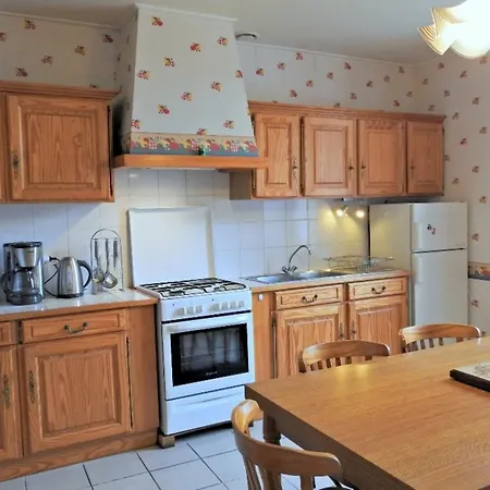 Familial Avec Cour Et Terrain Clos Au Coeur De Ferriere-et-lafolie, Proche Mairie Et Autoroute A5. - Fr-1-611-3 *